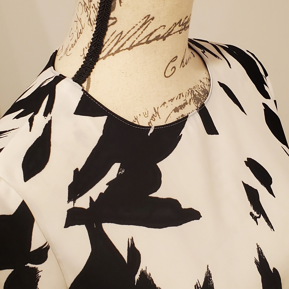 Philosophy Women Abstract, Short Sleeve Black And White Print, Size S. - Picture 4 of 7